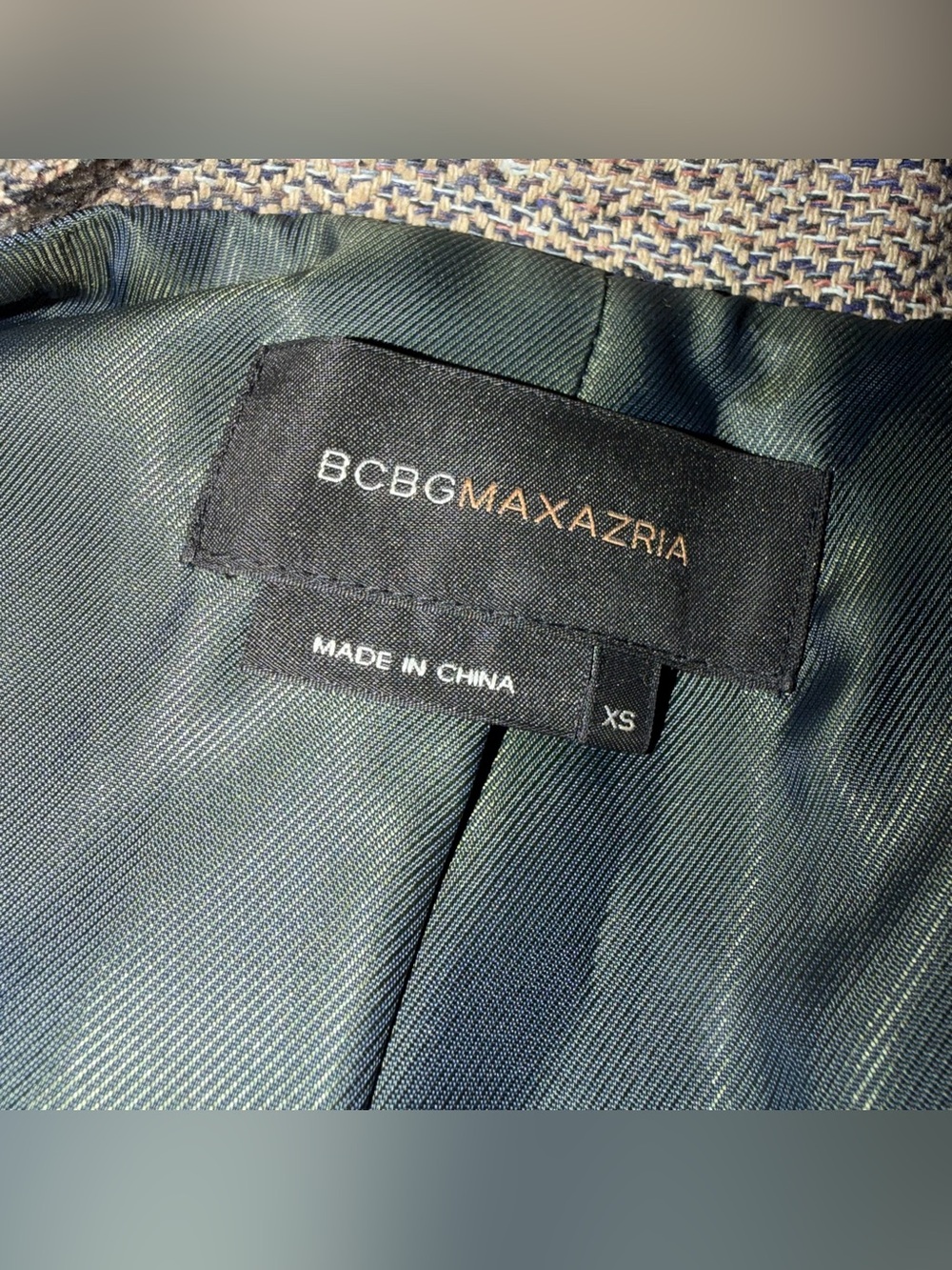BCBGMaxazria Textured Taupe Short-Sleeve Blazer Jacket - Picture 4 of 7